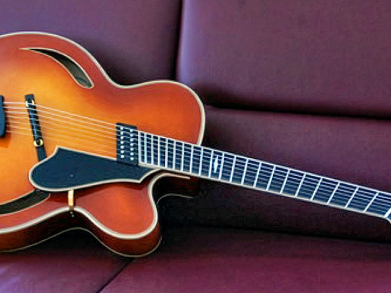 J18X/7 Augusta mit F&auml;chergriffbrett